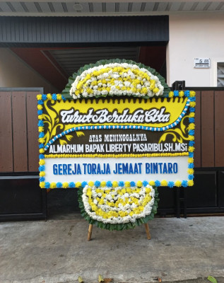 Papan Bunga Duka di Padang Jaya