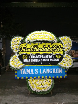 Papan Bunga Duka di Padang Jaya